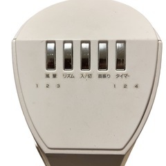 部屋全体を暖かく タワー型ファン ホワイト ［優しい風量］の画像