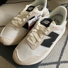 新品　ニューバランス　スニーカー　237 の画像