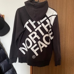 ノースフェイスパーカーの画像