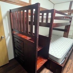 ベットフレームのみのお譲りです 3
年程使用しました キズ等ありますがまだまだ使っていただける状態です 解体して運んでいただく必要があり、いくつかのキャビネットが壊れている、パーツが多いので、慣れていない方は2名以上で作業されるのがいいかと思います お取引は、平日にお願いします 早めの取引を希望しており、お取引日によっては早い日の方を優先させていただく場合がございます 何卒ご了承いただけますと幸いです よろしくお願いしますの画像