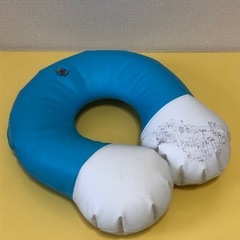 ドライブなどに！ドラえもんネックピローの画像