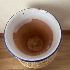 スペイン製　テラコッタ花柄植木鉢　４個セットの画像