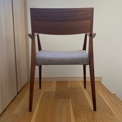 日進木工Forms アームチェアウォールナットの画像