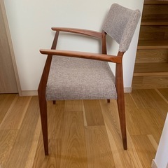 日進木工Forms アームチェアウォールナットの画像