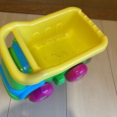 車のおもちゃの画像