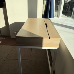 イケアのデスク　の画像