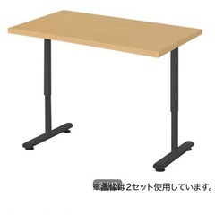 ニトリダイニングテーブルと机の画像