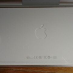 appleのBluetoothキーボードとベルキンのBluetoothテンキーの画像