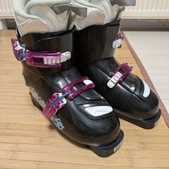新品未使用、子供用スキーブーツ、23センチの画像