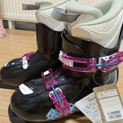 新品未使用、子供用スキーブーツ、23センチの画像