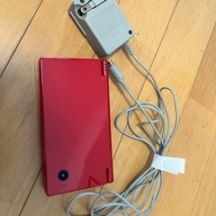 Nintendo DS i レッドの画像