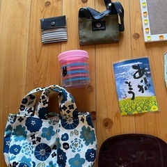 雑貨　二面ミラー　鏡　アイマスク　ハンドバック　ハサミ　イヤホンの画像