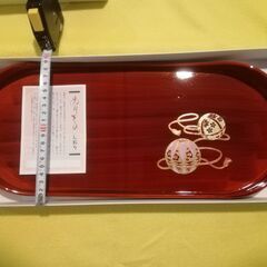 漆器トレイ 赤色 金色飾り 約40cmの画像
