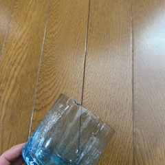 青グラス　割れ模様の画像