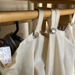 カーテン付洋服ハンガーかけの画像