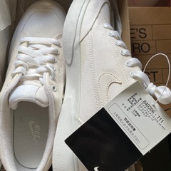 NIKE新品スニーカー24cmの画像