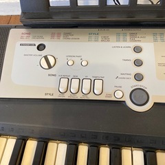 YAMAHA PSR-E203 キーボード ACアダプタ・譜面台の画像