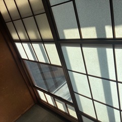 ガラスの雪見窓付き障子、小さい障子の画像