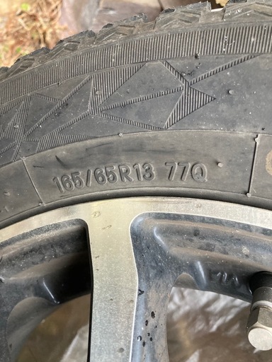 スタッドレスタイヤ　165/65R13