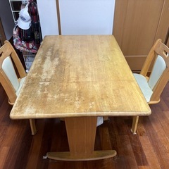 （本日糸満市受取限定）ダイニングテーブル・イスの画像