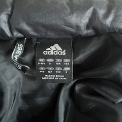 アディダスダウンコートの画像