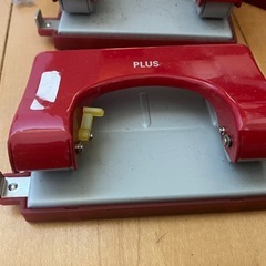 取りに来て頂ける方　PLUSの穴あけパンチ11個差し上げます、の画像