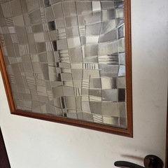 昭和レトロな飾りガラスの引き戸の画像