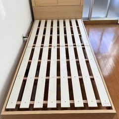 シングルベッド（マットレス/電源コンセント/キャビネット）状態良好の画像