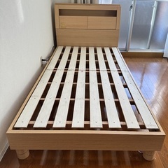 シングルベッド（マットレス/電源コンセント/キャビネット）状態良好の画像