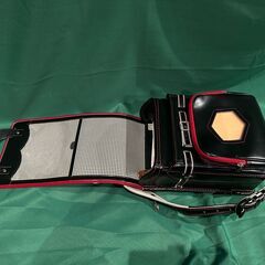 函館近郊：ランドセル（剥がれあり）全体的に黒で赤のラインの画像