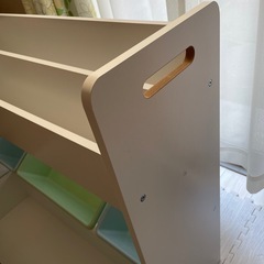 未使用 トイザらス 木製絵本ラック キャスター付き 収納ボックスの画像