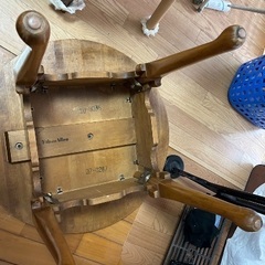 アンティークテーブルの画像