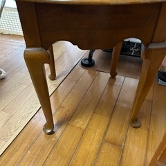 アンティークテーブルの画像