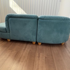 フクラ社ソファ三人がけエメラルドグリーンエクセーヌ地の画像