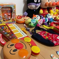 【福袋】アンパンマンセット全80品の大放出♪1品100円と考えてもめっちゃお得^_^小さいフィギュアとか価値ありよく売れますよ〜^_^説明文に詳細記載♪の画像