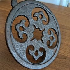 アンティーク　鍋敷き　鉄製の画像