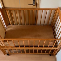 ベビーベッド　キャスター付き　125x77x92cmの画像