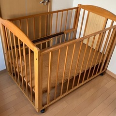 ベビーベッド　キャスター付き　125x77x92cmの画像
