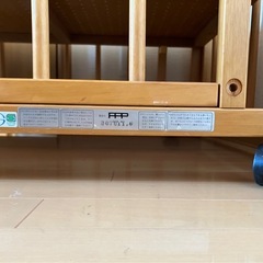 ベビーベッド　キャスター付き　125x77x92cmの画像