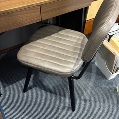 （お値下げ中）省スペースデスクとオフィスチェアセットの画像