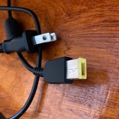ノートパソコン用充電器の画像