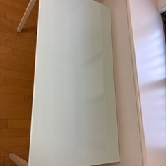 ガラステーブル (120x 60cm x 70cm)の画像