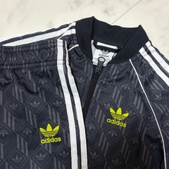 adidas✨️100セットアップの画像
