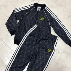 adidas✨️100セットアップの画像