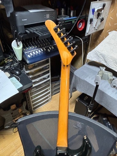 KRAMER バナナヘッド（ブラック） (Plaviss) 古島の弦楽器、ギターの