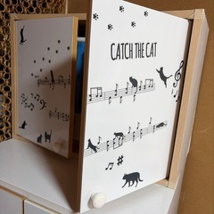 パソコンデスクと棚の画像