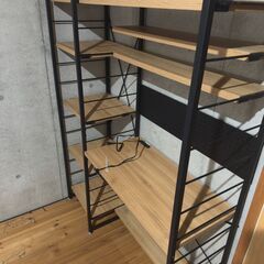 【無料でお譲りします！】収納棚一体　オフィスデスクの画像