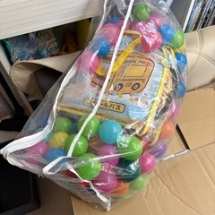 ボールプール　スクールバスの画像