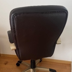 オフィスチェア 合皮 ブラウンの画像