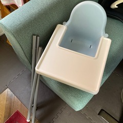 バウンサーと食事用チェアの画像